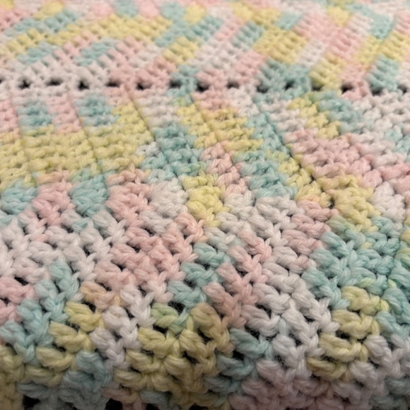 Bedspread Size Pastel Afghan Blanket Throw - Picture 2 of 3